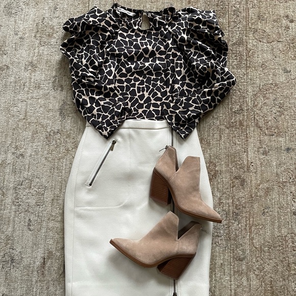 Zara Unique Cut Graphic Satin Blouse, XS - Picture 10 of 10